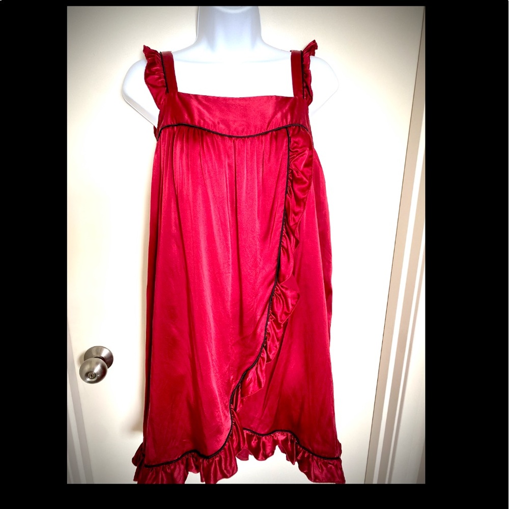 Red 100% silk mini dress. Swing style.